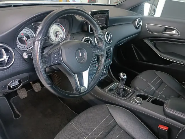 Mercedes-Benz A-Klasse 200 Ambition 2012 Benzine 18
