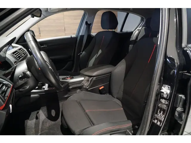 BMW 1 Serie 116i Business+ 2012 Benzine 8