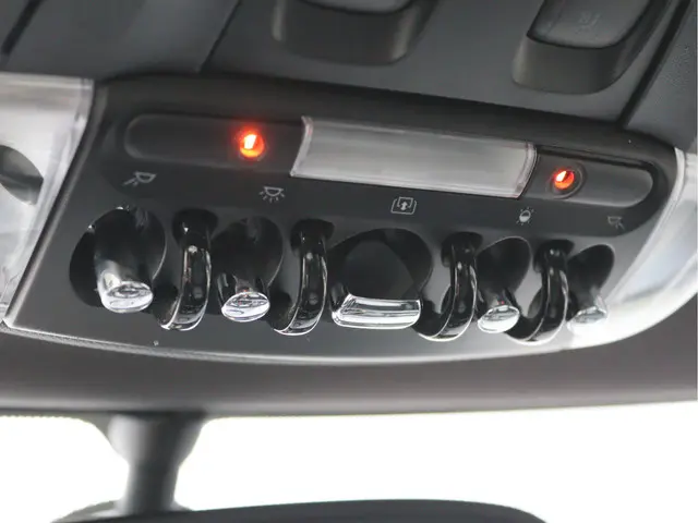 MINI Cooper Pepper 2018 Benzine 64