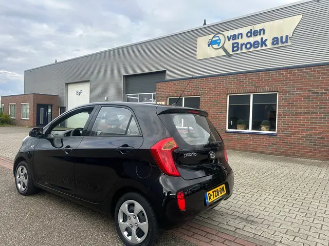 Kia Picanto 1.0 CVVT 2012 Benzine 4