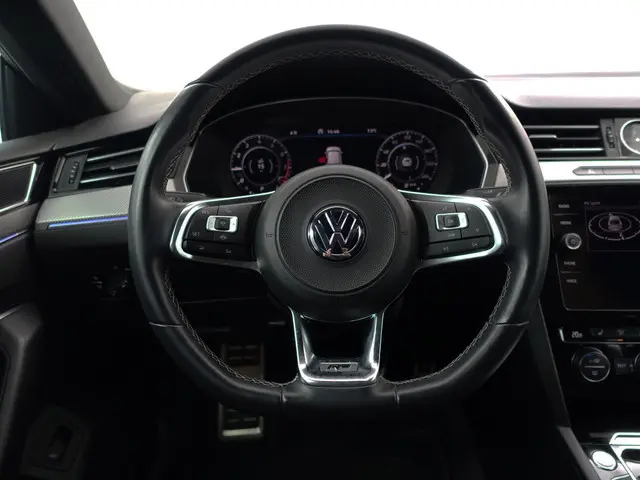 Volkswagen Arteon 1.5 TSI 180pk R Line Aut- 2019 Benzine 21
