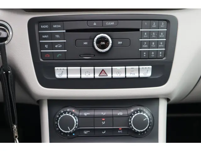 Mercedes-Benz B-Klasse 200 PRESTIGE 2014 Benzine 31