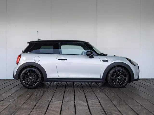 MINI 3-Deurs Cooper Aut. 2023 Benzine 4