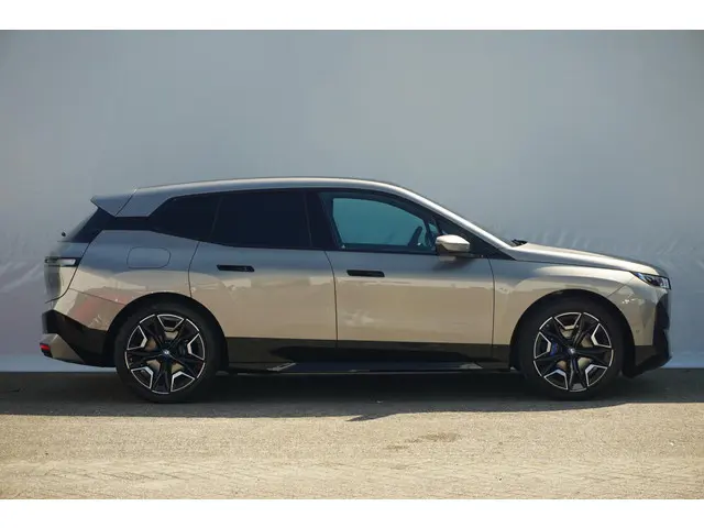 BMW iX xDrive40 2025 Elektrisch 3