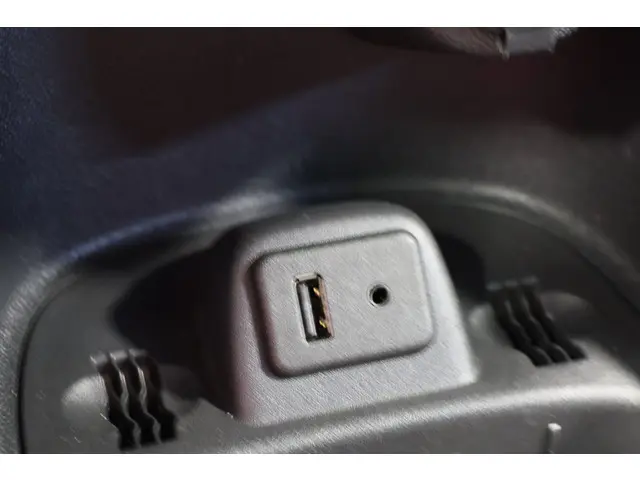 Opel Corsa 1.4-16V BlitZ |Navi|Climate|Cruise| 2014 Benzine 16