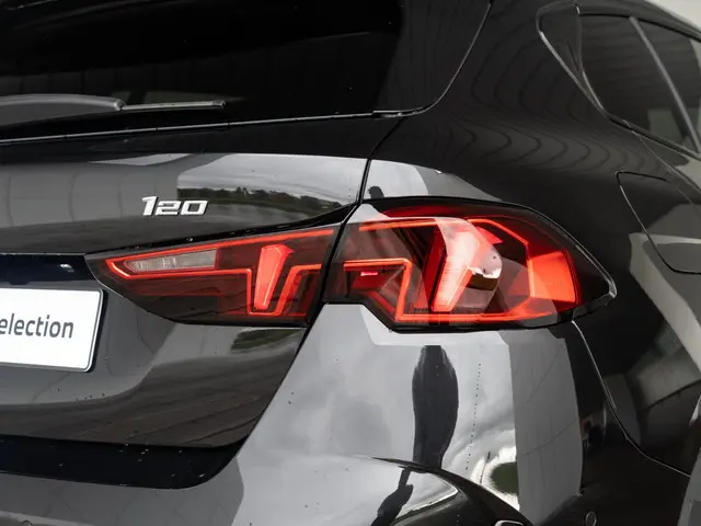 BMW 1 Serie 120 2025 Benzine 8