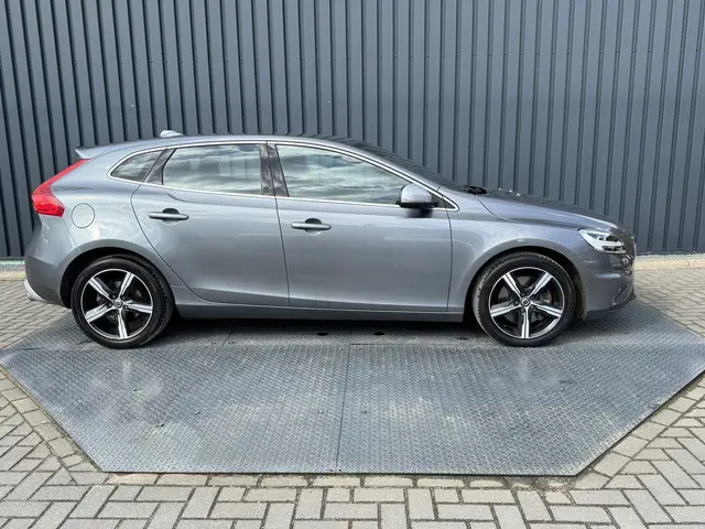 Volvo V40 1.5 T3 R-Design 2019 Benzine 14