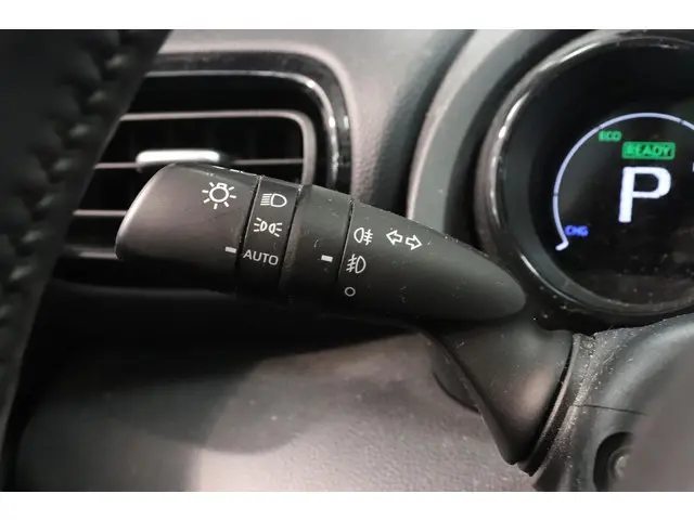 Toyota Yaris 1.5 Hybrid Executive 2021 Hybride Benzine 34