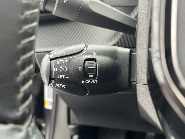 Peugeot 2008 PureTech 100 Allure 2021 Benzine 24