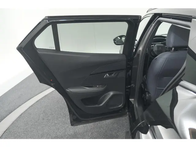 Peugeot 2008 PureTech 130 Allure 2020 Benzine 62