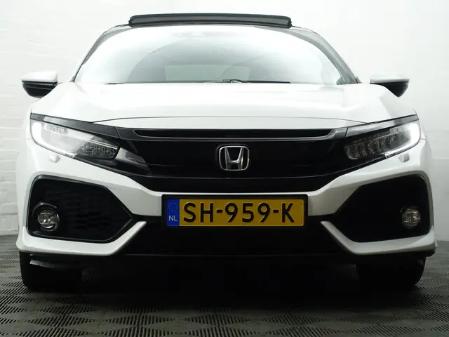 Honda Civic 1.0 i-VTEC Executive Aut- 2018 Benzine 31