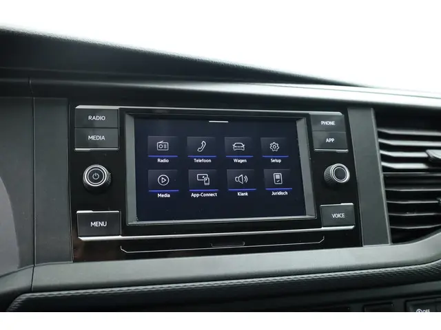 Volkswagen Transporter 2.0 TDI L2H1 2022 Diesel 12