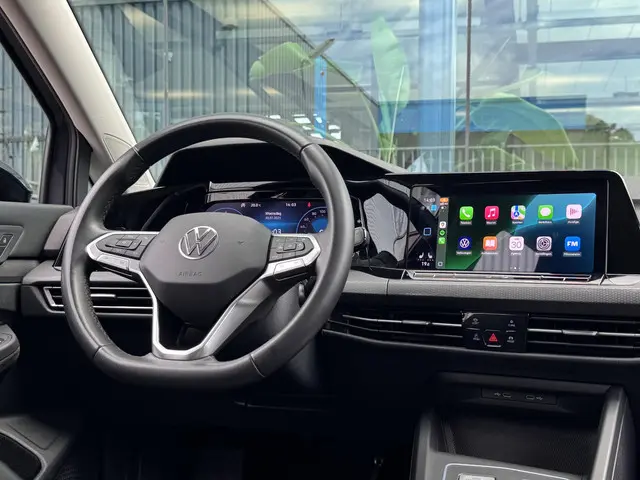 Volkswagen Golf 1.0 eTSI Life 2024 Benzine 7