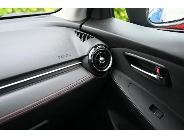 Mazda 2 Skyactiv-G 90 automaat GT-M 2017 Benzine 33