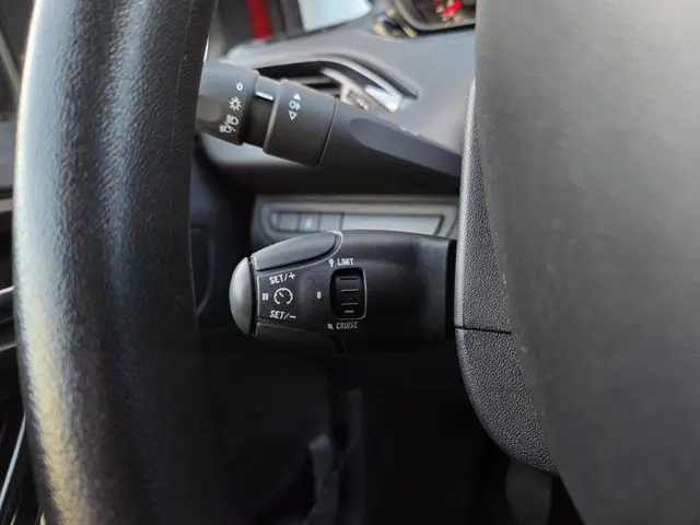 Peugeot 208 1.0 VTi Access 2014 Benzine 18
