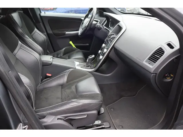 Volvo XC60 2.0 D3 FWD R-Design 2016 Diesel 11