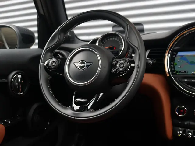 MINI 5-Deurs Cooper 2020 Benzine 31