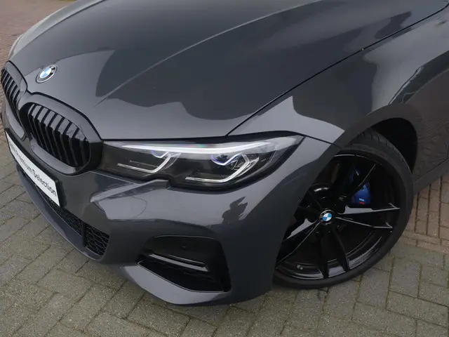 BMW 3 Serie Touring 330i High Executive 2021 Benzine 57