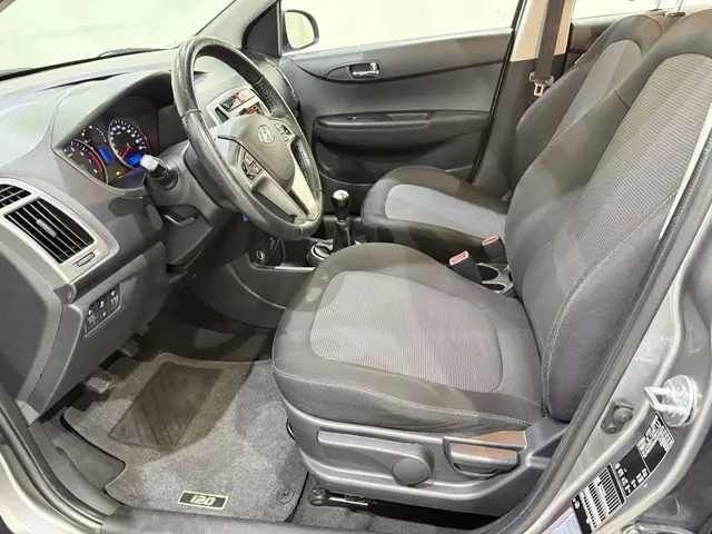 Hyundai i20 I-20 HB 1.2i i-Deal Airco NAP 2014 Benzine 20