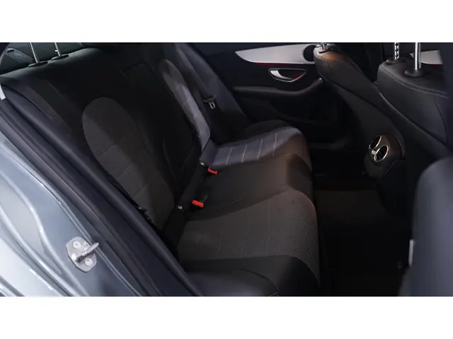 Mercedes-Benz C-Klasse 180 Avantgarde 2019 Benzine 38