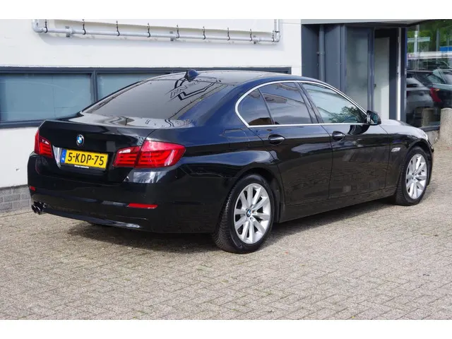 BMW 5 Serie 520i Upgrade Edition 2013 Benzine 2