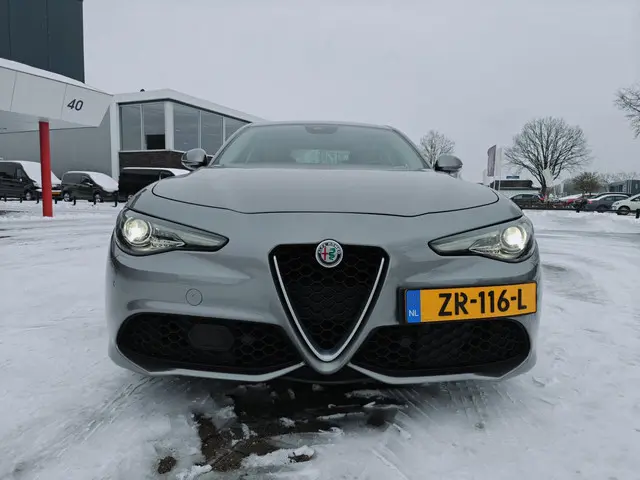 Alfa Romeo Giulia 2.0T Super Velocé Pack 2019 Benzine 2