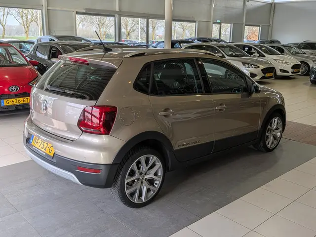 Volkswagen Polo 1.2 TSI Cross 2017 Benzine 4