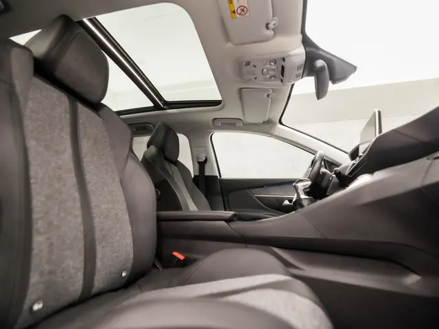 Peugeot 3008 1.2 PureTech Allure Sport 2020 Benzine 8