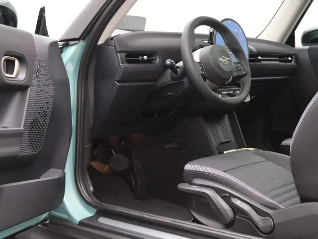 MINI 3-Deurs Cooper C 2024 Benzine 16