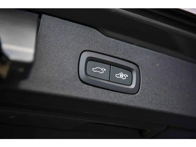 Volvo V60 2.0 B4 Plus Dark 2023 Benzine 32