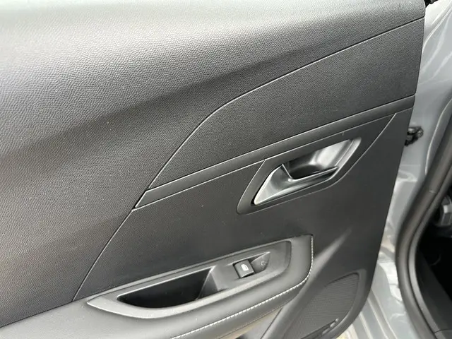 Peugeot 208 1.2 Turbo 100 PK Allure 2024 Benzine 32