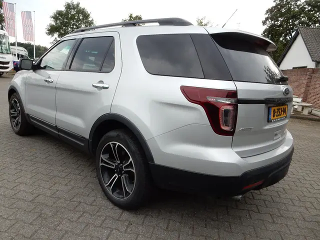 Ford Explorer 2
