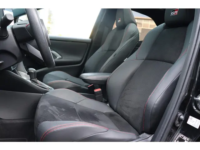 Toyota Yaris 1.5 Hybrid GR Sport 2023 Hybride Benzine 33