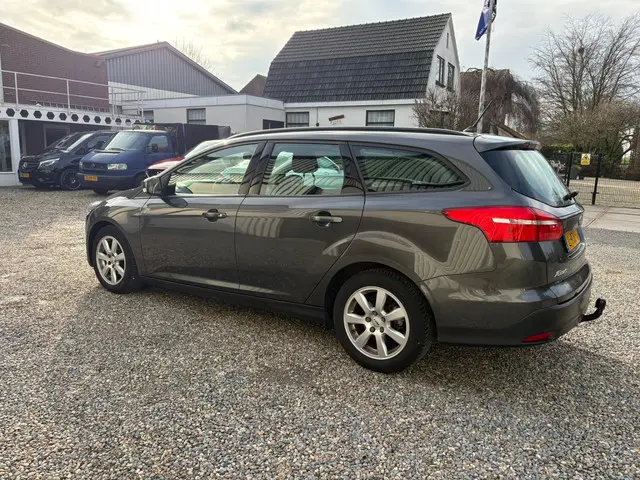 Ford Focus Wagon 1.0 Lease Edition 2017 Benzine 6