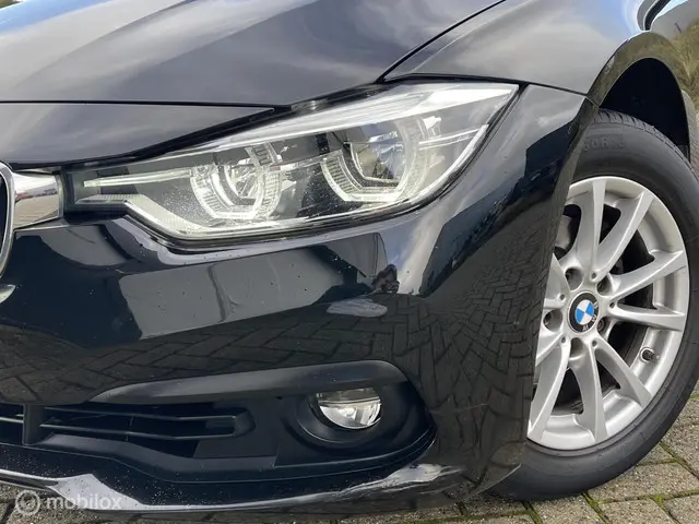 BMW 3 Serie 318i 2018 Benzine 6