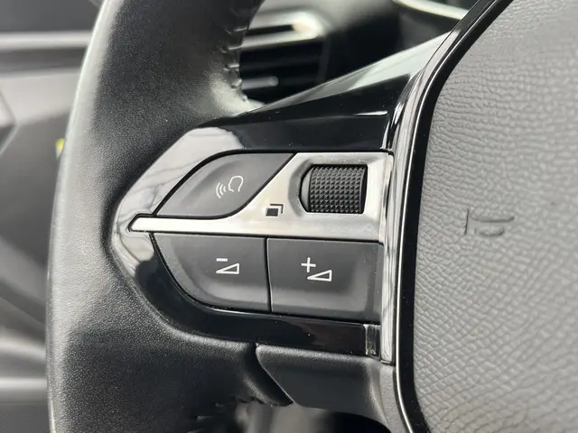 Peugeot 2008 PureTech 100 Allure 2021 Benzine 21