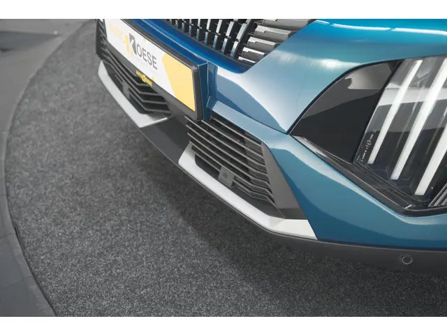 Peugeot 2008 Hybrid 145 e-DCS6 GT 2025 Hybride Benzine 15