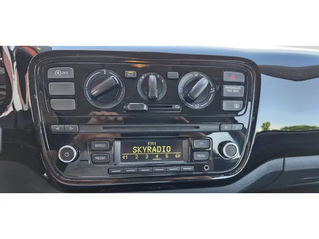 Volkswagen up! 1.0 move up! BlueM. 2015 Benzine 11