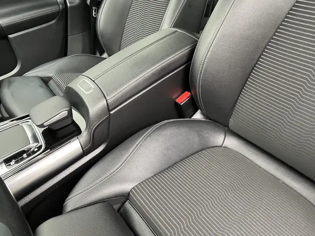 Mercedes-Benz B-Klasse 180 Launch Edition 2020 Benzine 15