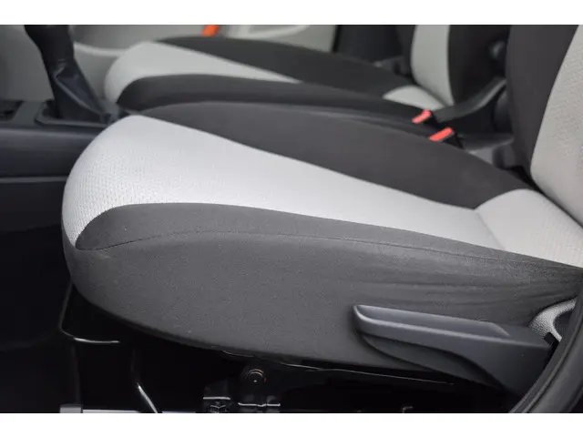 SEAT Mii 1.0 Style 5Drs Dynamic 2014 Benzine 15