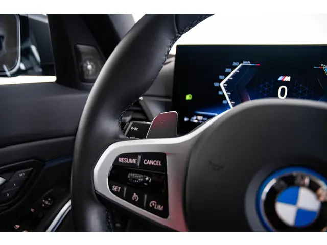 BMW 3 Serie Touring 330e 2024 Hybride Benzine 54