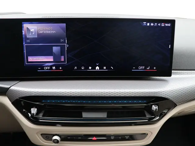 BMW 3 Serie Touring 330e 2025 Hybride Benzine 12