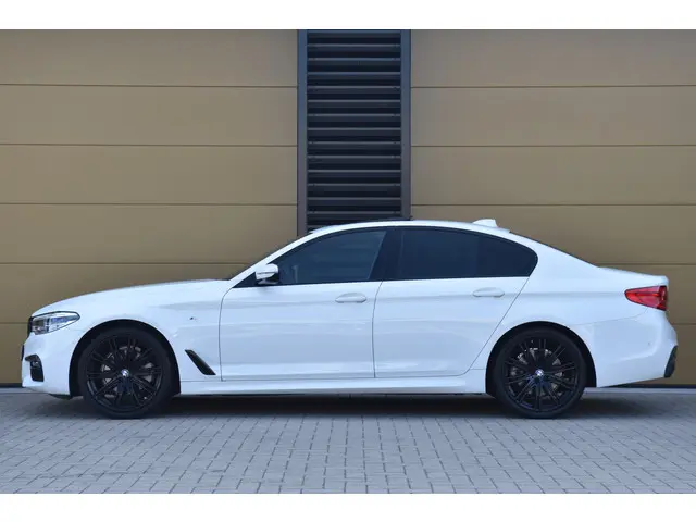 BMW 5 Serie 520i High Executive 2020 Benzine 2
