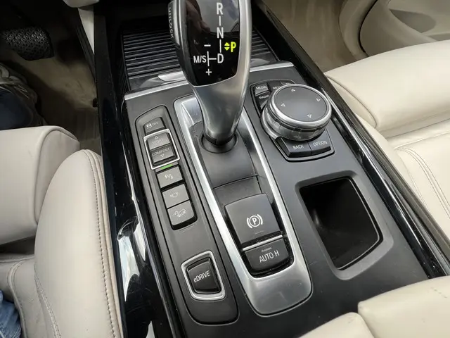 BMW X5 xDrive40e High Executive 2015 Hybride Benzine 32