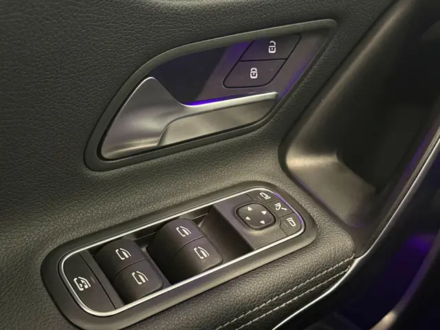 Mercedes-Benz A-Klasse 200 Premium Plus 2021 Benzine 21