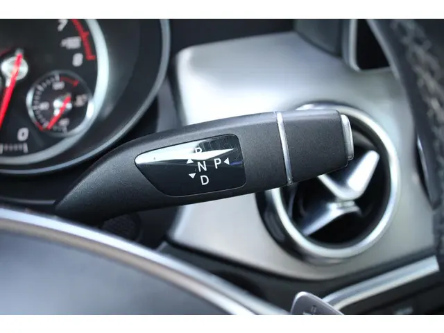 Mercedes-Benz GLA 180 Business 2018 Benzine 27