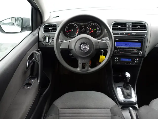 Volkswagen Polo 1.4-16V Highline Aut- 2012 Benzine 6
