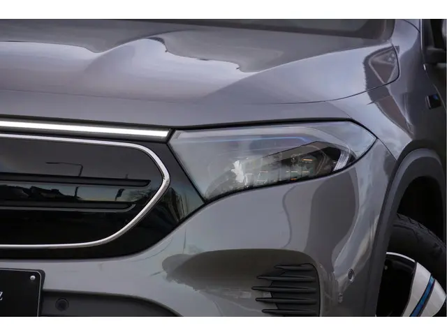 Mercedes-Benz EQB EQB 300 4MATIC 2022 Elektrisch 14