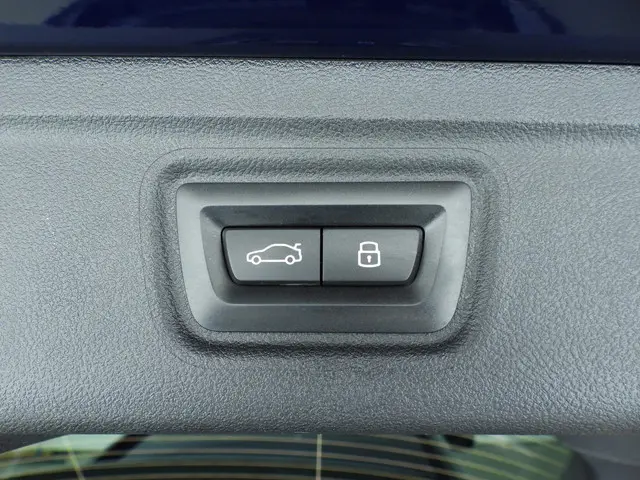 BMW 3 Serie Touring 330e xDrive 2024 Hybride Benzine 36