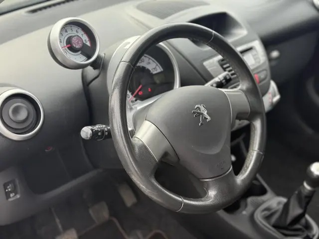 Peugeot 107 1.0 Envy 2012 Benzine 8